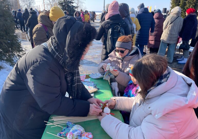 В Самарском районе Самары отмечают Масленицу