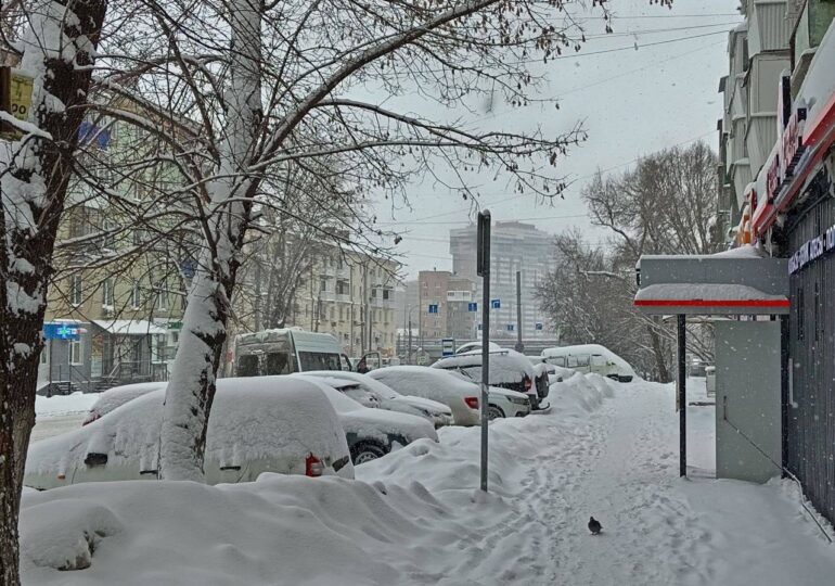 Внимание, фейк! В Самаре опровергли слух о привлечении старшеклассников и студентов к уборке снега