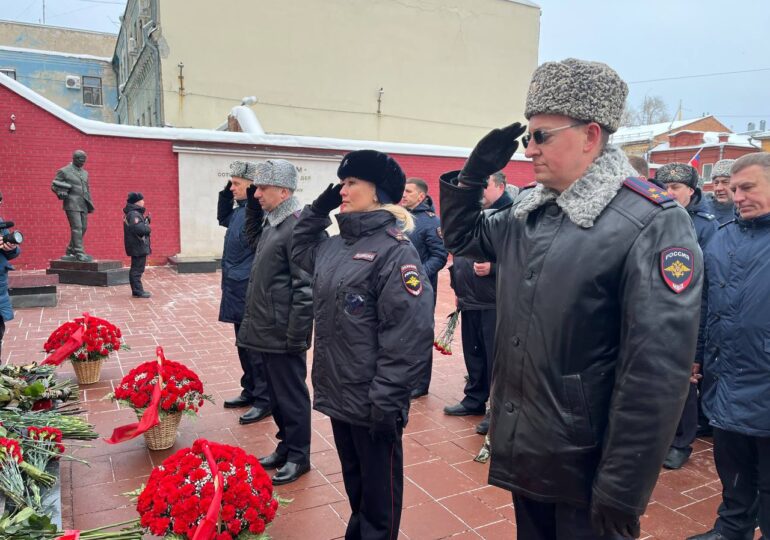 В Самаре почтили память погибших во время пожара в здании ГУВД