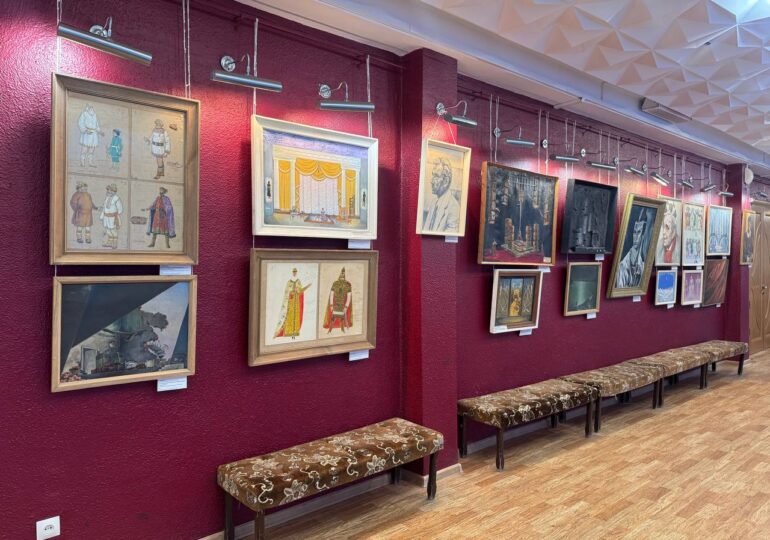 В Самаре открыли выставку «Художник и театр»