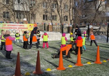 В Самаре провели зимний футбольный праздник с легендами «Крыльев Советов»
