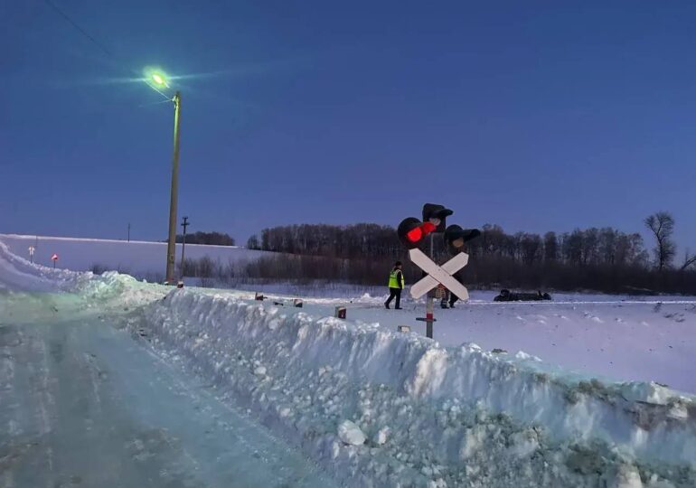Поезд Самара — Санкт-Петербург столкнулся с легковушкой