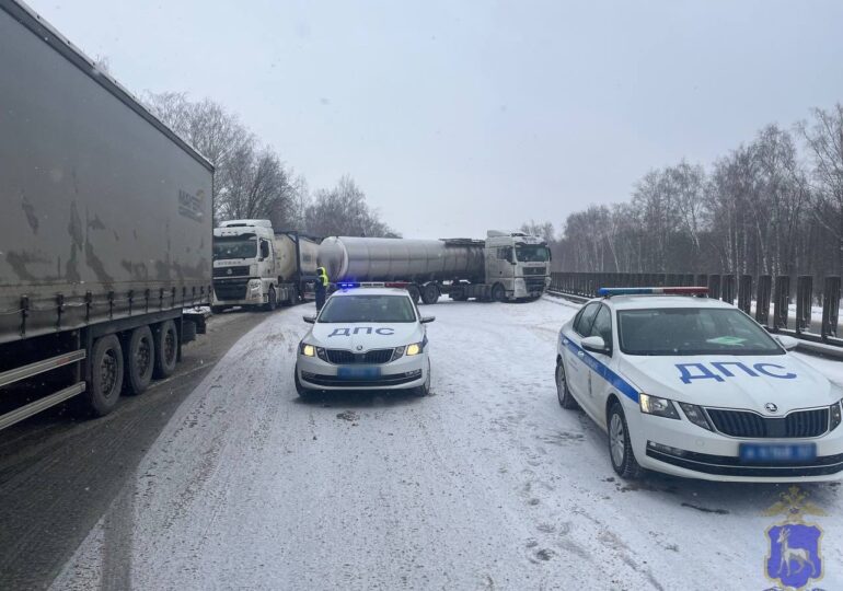 В Самарской области произошло ДТП с большегрузом