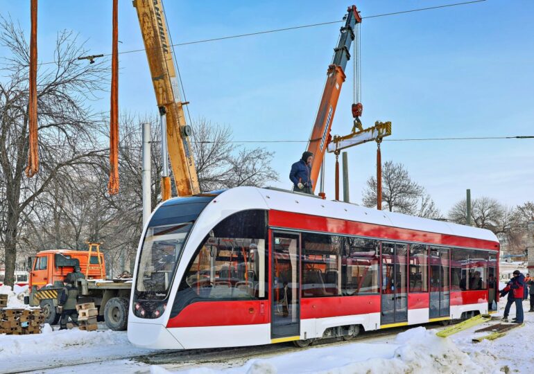 В Самару привезли три новых трамвая модели «Львенок»