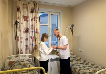 Хирурги СамГМУ помогли девочке с патологией пальцев продолжить занятия музыкой