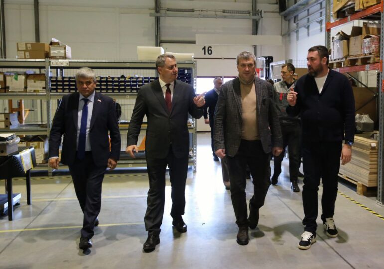Иван Носков посетил Центр серийного производства СамГМУ