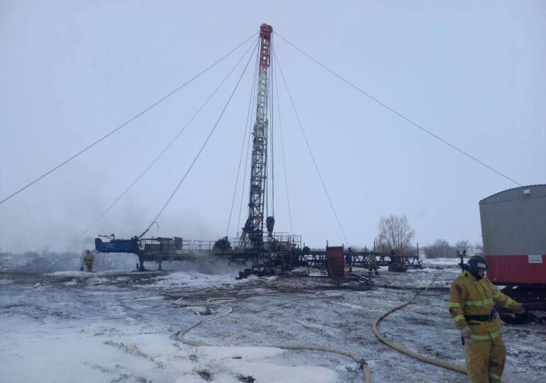 В Нефтегорском районе Самарской области загорелась нефтяная скважина