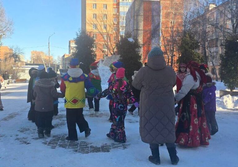 В самарском сквере Первых Космонавтов отметили Масленицу