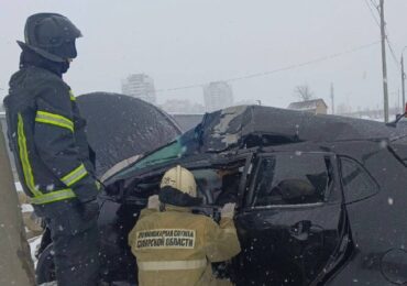 В Самарской области автомобиль врезался в столб