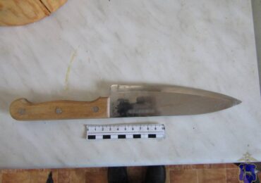 Житель Самарской области из ревности ударил ножом мужа возлюбленной