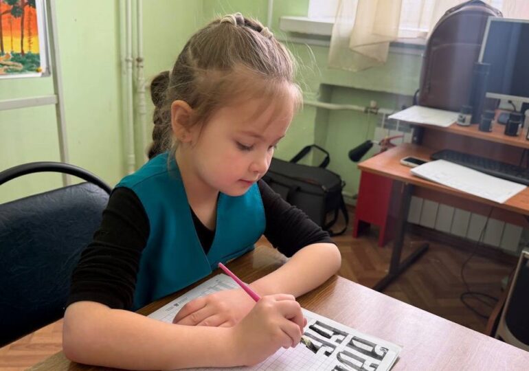 В Самаре школьников познакомили с каллиграфией