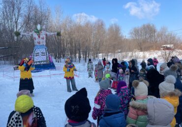 В Куйбышевском районе Самары отмечают Масленицу