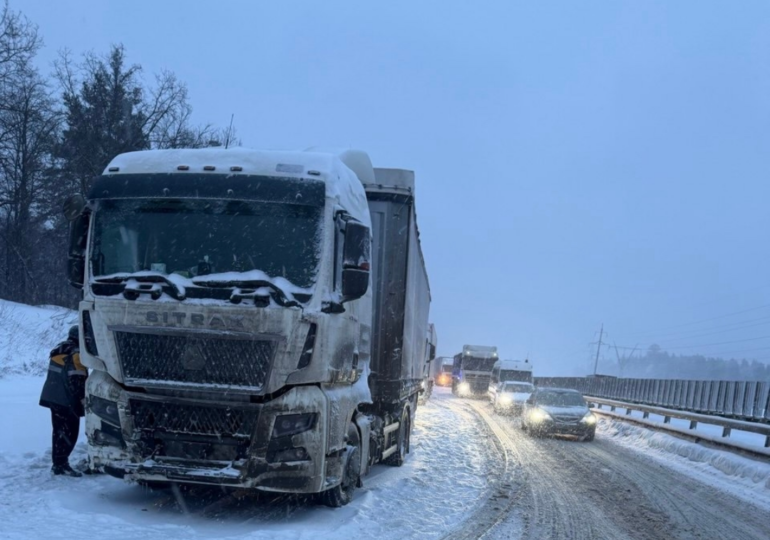 На трассе М-5 «Урал» образовался многокилометровый затор