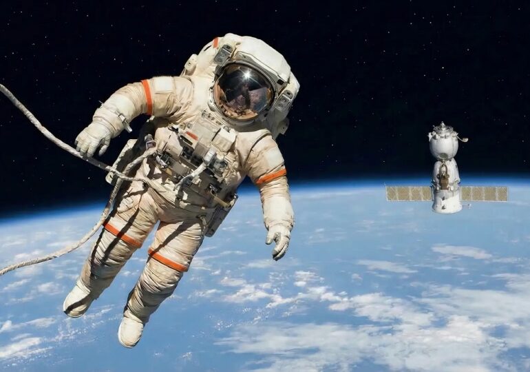 «Земля не в иллюминаторе»: 61 год назад человек впервые вышел в открытый космос