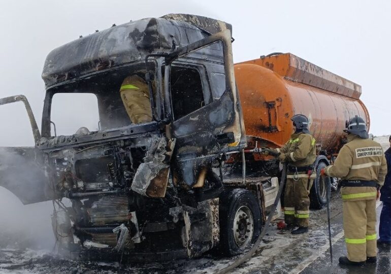 В Самарской области сгорел грузовик