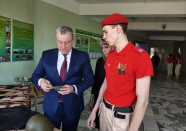 В Самаре Александр Фетисов наградил юнармейцев