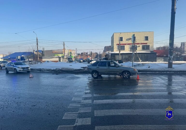 В Самаре легковушка сбила двух пешеходов