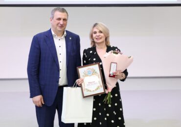 Самарских учителей наградили за безупречный труд