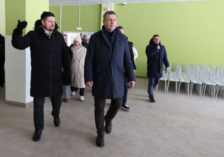 Иван Носков проверил ход строительства пищеблока в лагере «Заря»