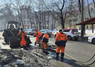 В Самаре дорожные службы ведут аварийный ремонт