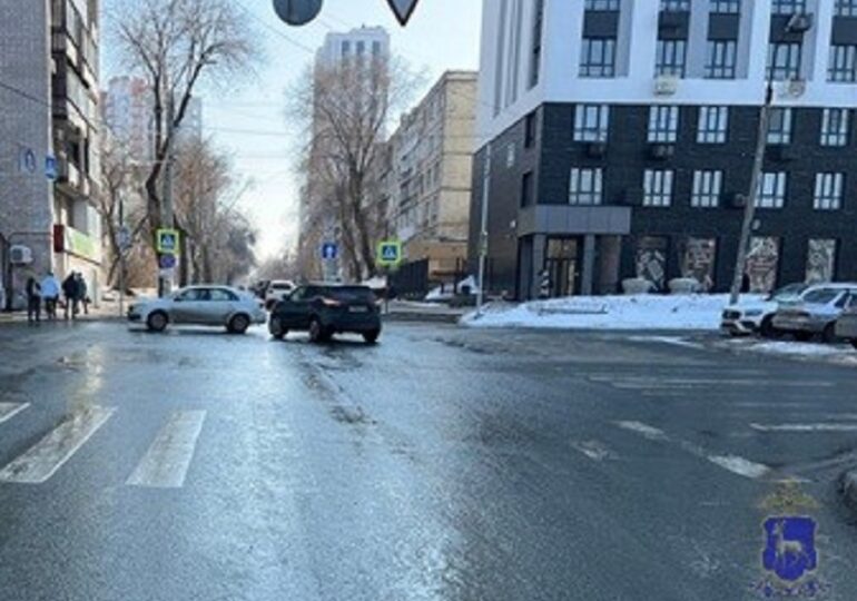 В Октябрьском районе Самары иномарка сбила 15-летнего подростка