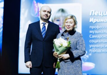 Вячеслав Федорищев вручил награды женщинам Самарской области