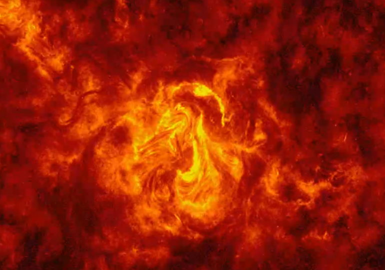 На Солнце произошла крупная вспышка уровня М2.8