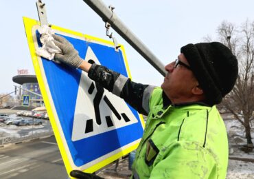 В Самаре приводят в порядок около 30 тыс. дорожных знаков