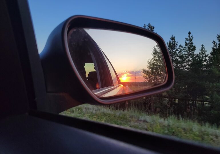 Самарцев предупредили о штрафе за выброшенный из окна машины окурок