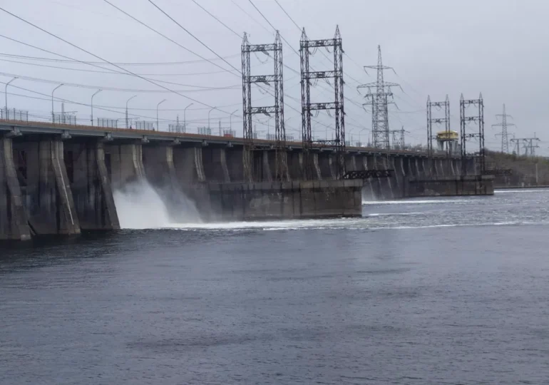 На Жигулевской ГЭС начали сбрасывать воду
