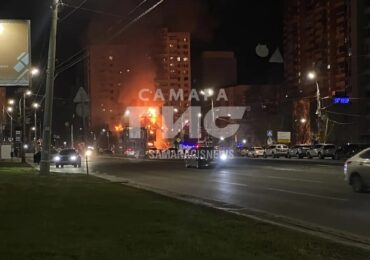 В Самаре тушат пожар на Полевой, 55