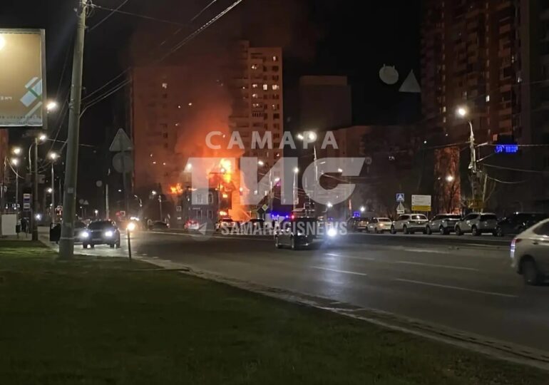 В Самаре тушат пожар на Полевой, 55