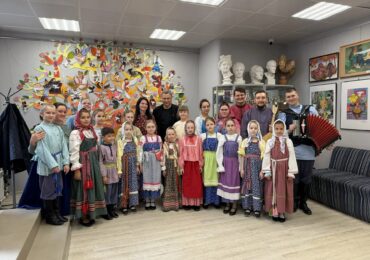 Иван Носков сел за одну парту с детьми в «Лавке у Шабаева»