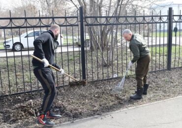 В Самаре убрались на территории около ДК «Нефтяник»