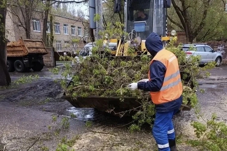 В Самаре завершают устранение последствий шквалистого ветра