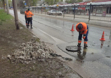 В Самаре из канализации на Калинина достали 500 кг тряпок