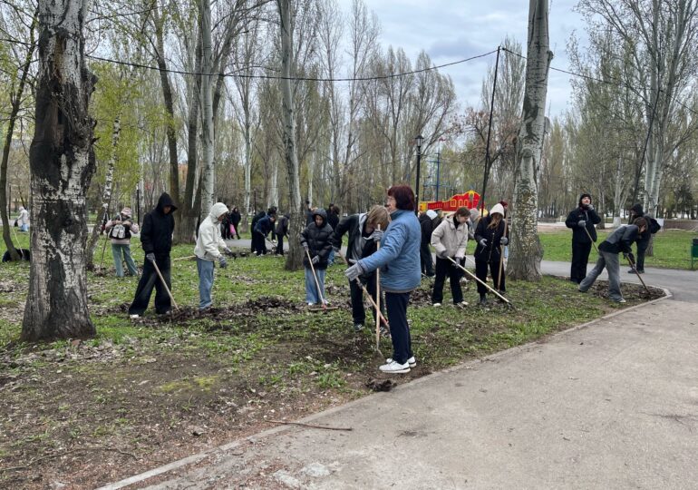 Около 50 самарцев вышли на средник в парке Победы