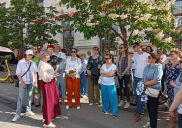 Самарцы посетили пешеходную экскурсию по Ленинградской