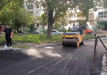 В Самаре во дворе на Стара-Загора укладывают новый асфальт