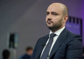 Губернатор Самарской области Вячеслав Федорищев поздравил химиков