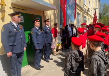 Самарские юнармейцы поздравили ветерана Великой Отечественной войны Юлию Кузнецову