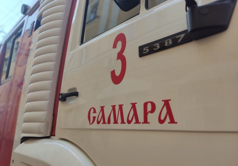 В Ленинском районе Самары тушат пожар