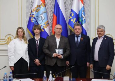 Самарцу Александру Меркулову вручили медаль «Отец солдата»