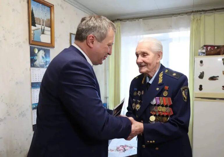 Иван Носков навестил 95-летнего ветерана ВОВ Джемса Чибисова