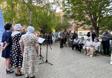 В самарском дворе состоялся концерт ко Дню Победы