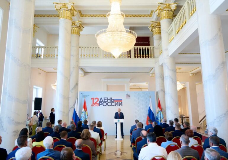 В преддверии Дня России жителям Самарской области вручили награды
