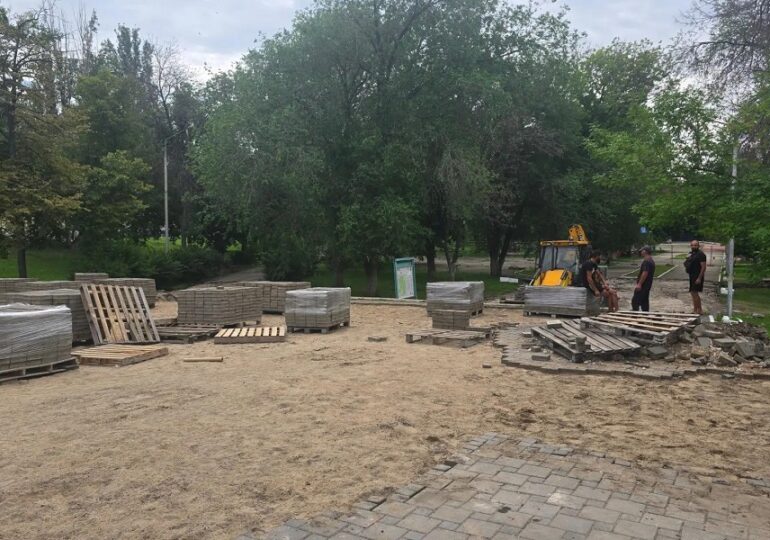 Вадим Тюнин проверил ход второго этапа благоустройства парка Щорса