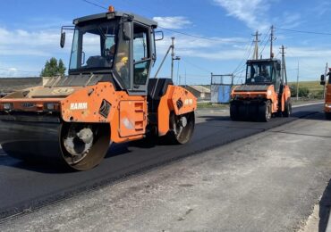 В Красноярском районе завершают ремонт дороги к поселку Яблоневый