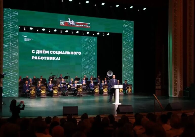 Вячеслав Федорищев поздравил работников социальной сферы с профессиональным праздником
