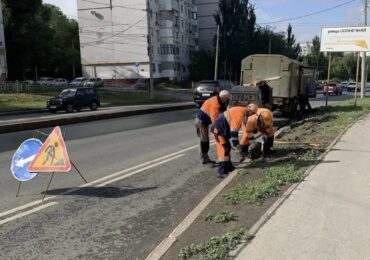 В Самаре на Солнечной укладывают бордюрный камень